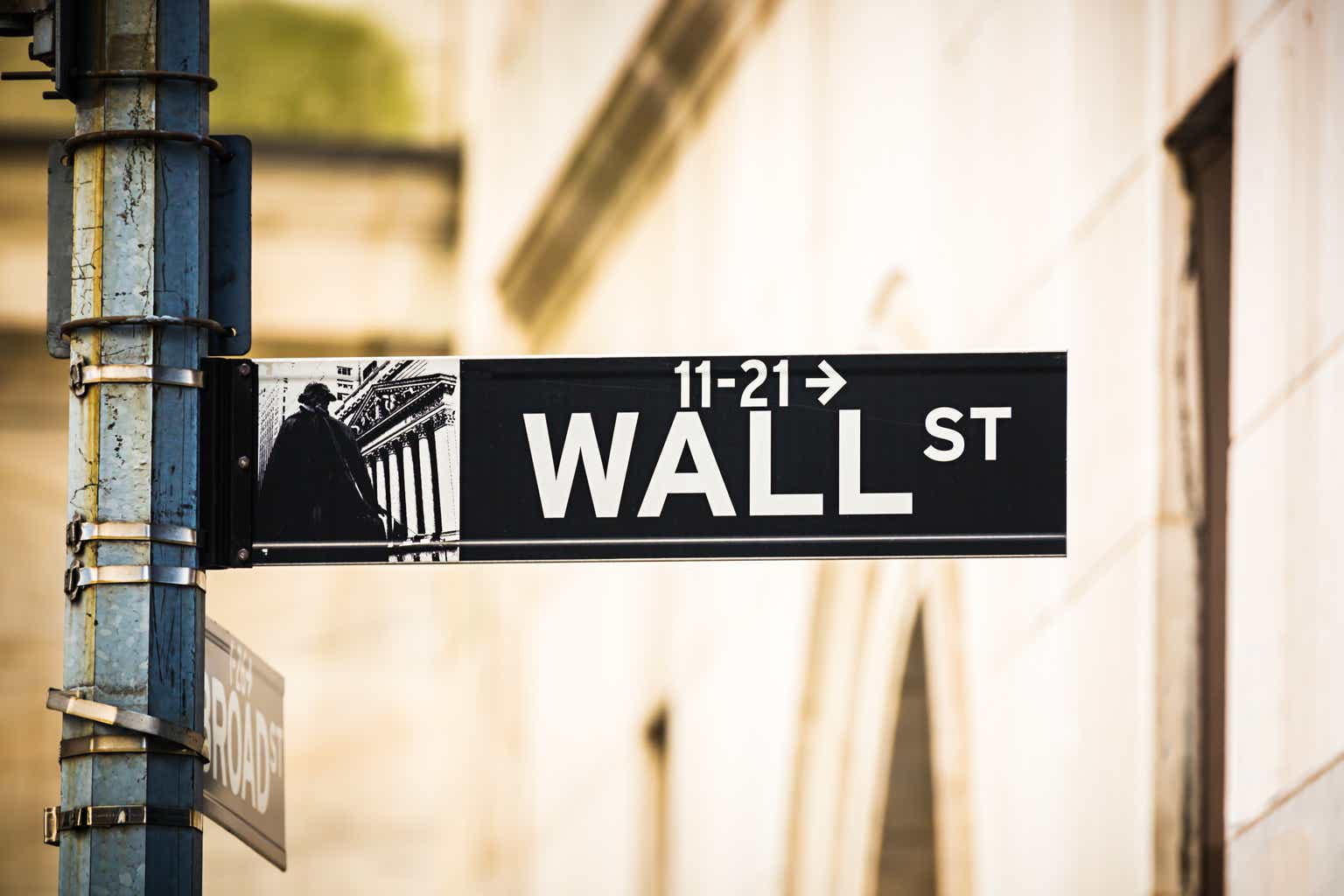 Wall Street's major averages move lower as tariffs take the spotlight