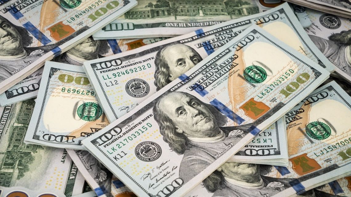 el dólar blue cerró este 18 de enero con un leve retroceso