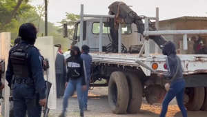 Residents, national forces clash in Mexican town