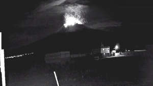 Erupção de vulcão no México é capturada por câmera de segurança