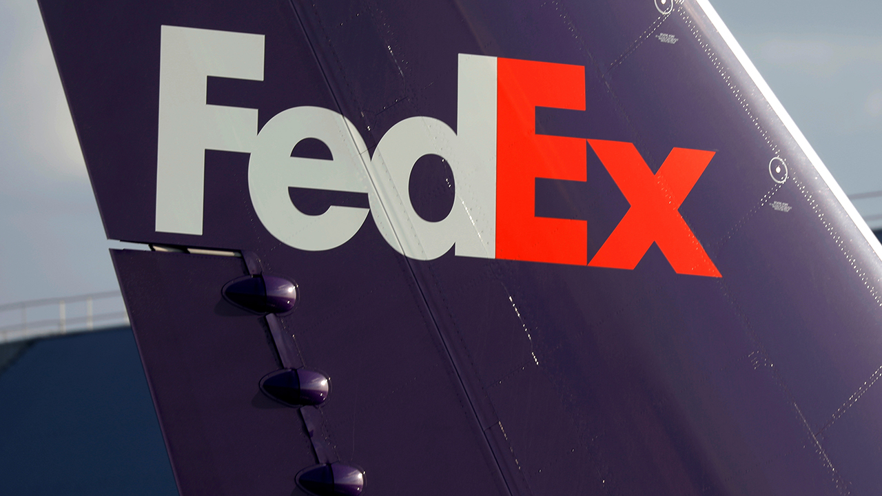 fedex founder fred smith: u.s. record debt ‘unsustainable’