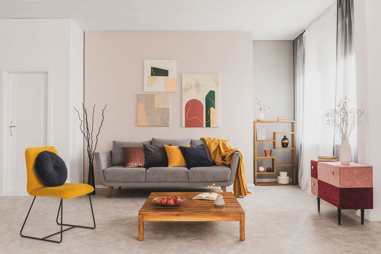 5 Ide Membuat Dekorasi Dinding di Belakang Sofa Ruang Tamu