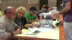 Los resultados de las elecciones autonómicas del pasado domingo abren la puerta a cambios de gobierno en varias comunidades autónomas, aunque para ello el Partido Popular necesita el voto a favor de los diputados de Vox en autonomías como Extremadura.