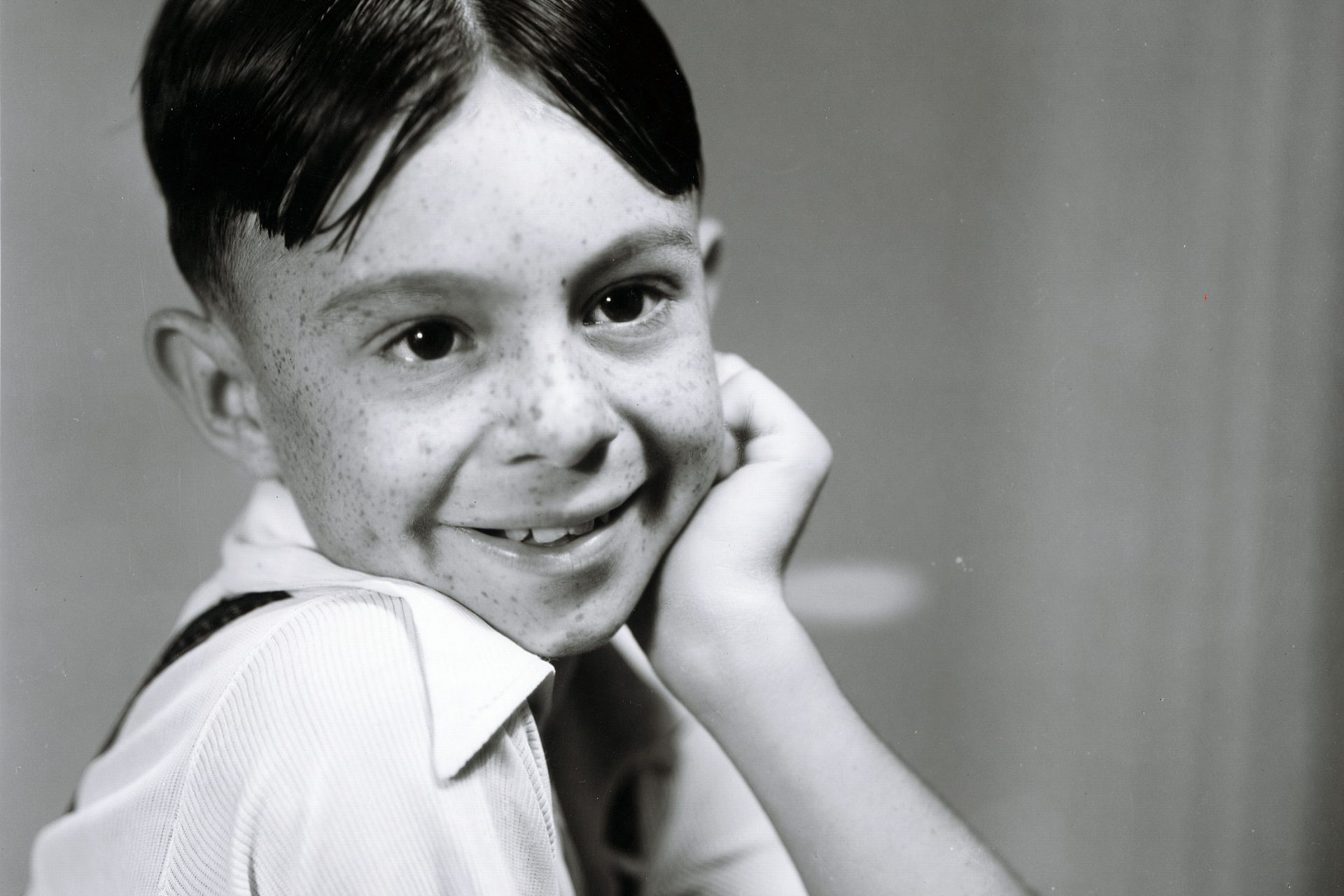 <p>31 years old - The mythical Alfalfa of 'Little Rascals' was the star of MGM before a strange misunderstanding tragically ended his life. He went to the house of an acquaintance who he thought owed him money and threatened the man with a knife. The alleged debtor defended himself by shooting Alfalfa with a .38 that caused his death within a few hours. As it turned out, it was someone else who had owed him the money.</p>