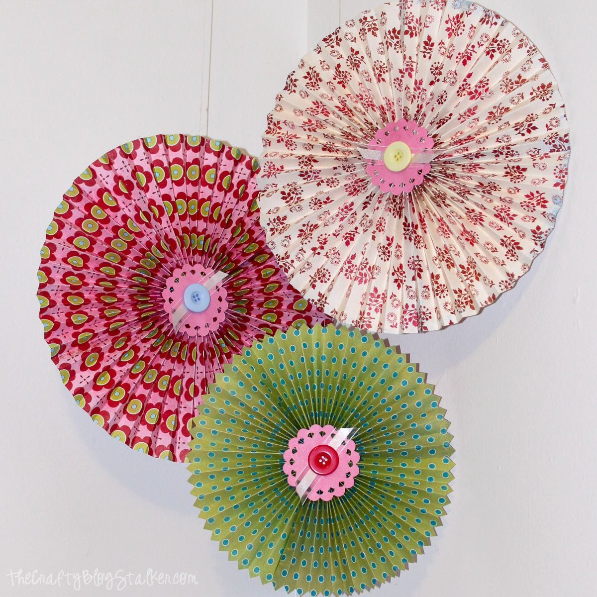 how-to-make-large-paper-rosette-party-decorations