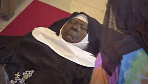 Folk vallfärdar för att se död nunna: "Ett mirakel"