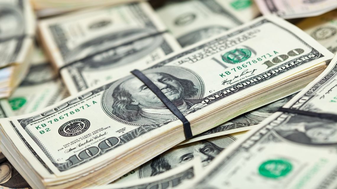 el dólar blue registra una leve baja este 23 de marzo