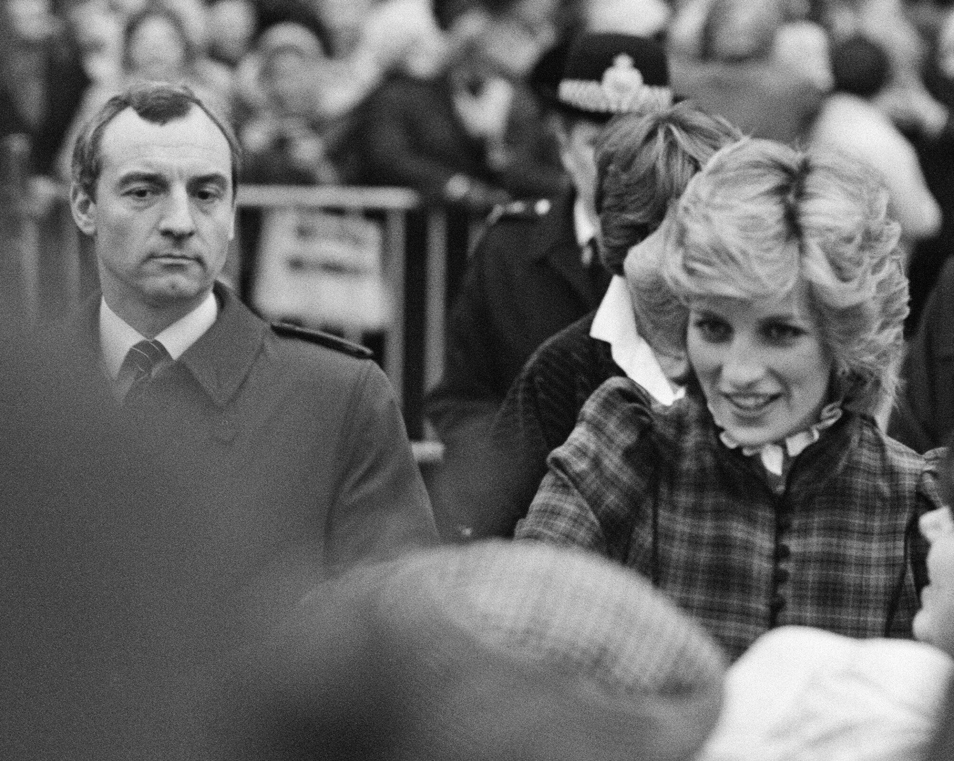 <p>O caso de Charles com Camilla pode ter atraído toda a atenção, mas em meados da década de 1980, Lady Diana e o guarda-costas Barry Mannakee se aproximaram.</p>