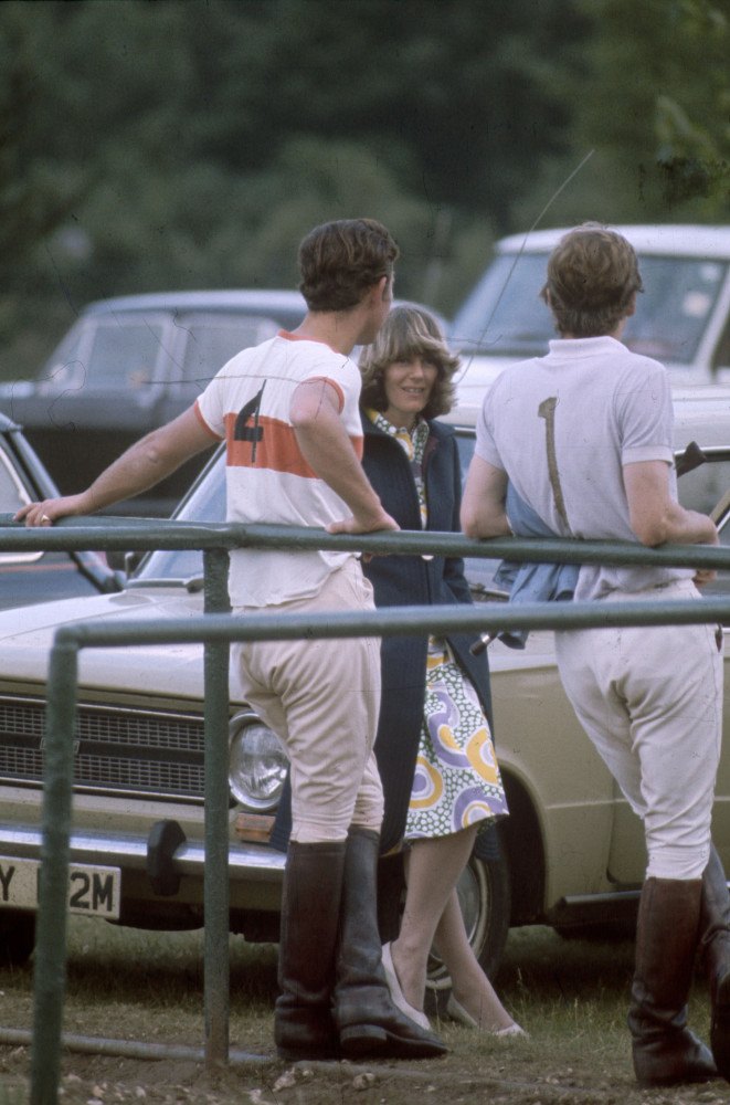 <p>La pareja real no necesita ninguna presentación, ya que la historia entre estos dos es más que conocida. Camila y el por aquel entonces príncipe de Gales se conocieron en un partido de polo en 1970.</p>