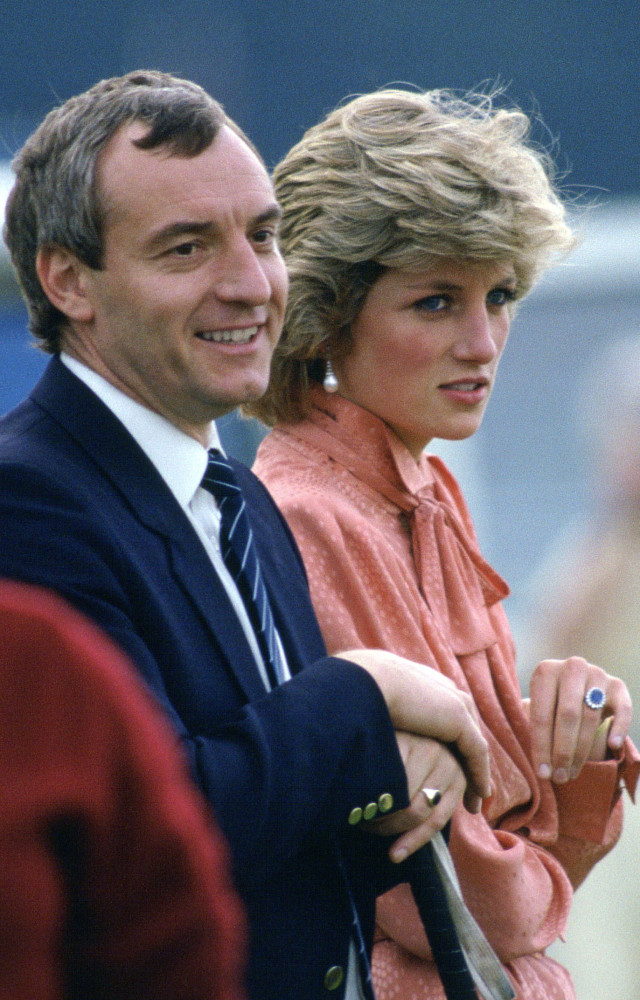 <p>"Eu só ficava feliz quando ele estava por perto", confessou a Princesa Diana em uma fita gravada por seu coach de voz em 1992.</p>