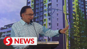 During a ceremony where keys were given to homeowners of the Dalur Civil Servants Housing Project in Putrajaya on Thursday, Prime Minister Datuk Seri Anwar Ibrahim said the existing policy requiring developers to allocate a portion of their development projects to affordable housing will be reviewed.Read more at https://bit.ly/3oDANAVWATCH MORE: https://thestartv.com/c/newsSUBSCRIBE: https://cutt.ly/TheStarLIKE: https://fb.com/TheStarOnline