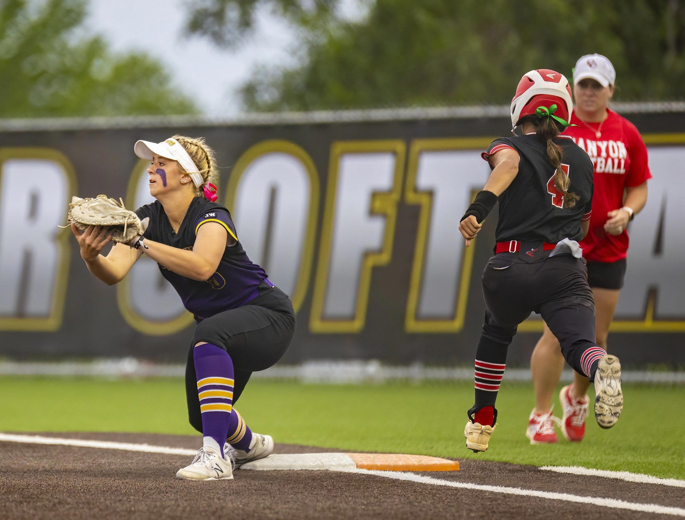 Central Texas softball teams stay alive in UIL playoffs