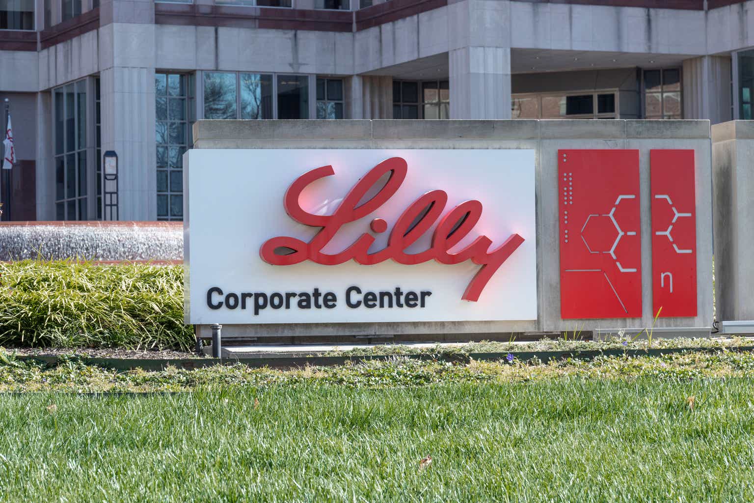 Eli Lilly begins executive search as neuro chief Anne White retires