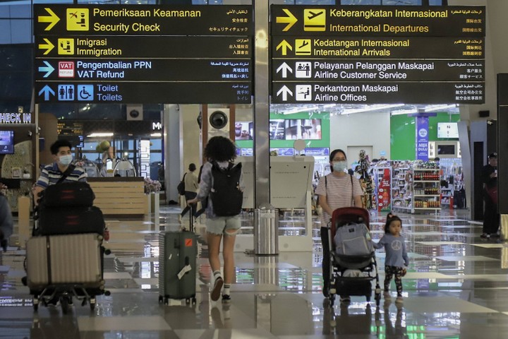 populer: pemilik sriwijaya air tersangka; 17 bandara internasional turun kasta