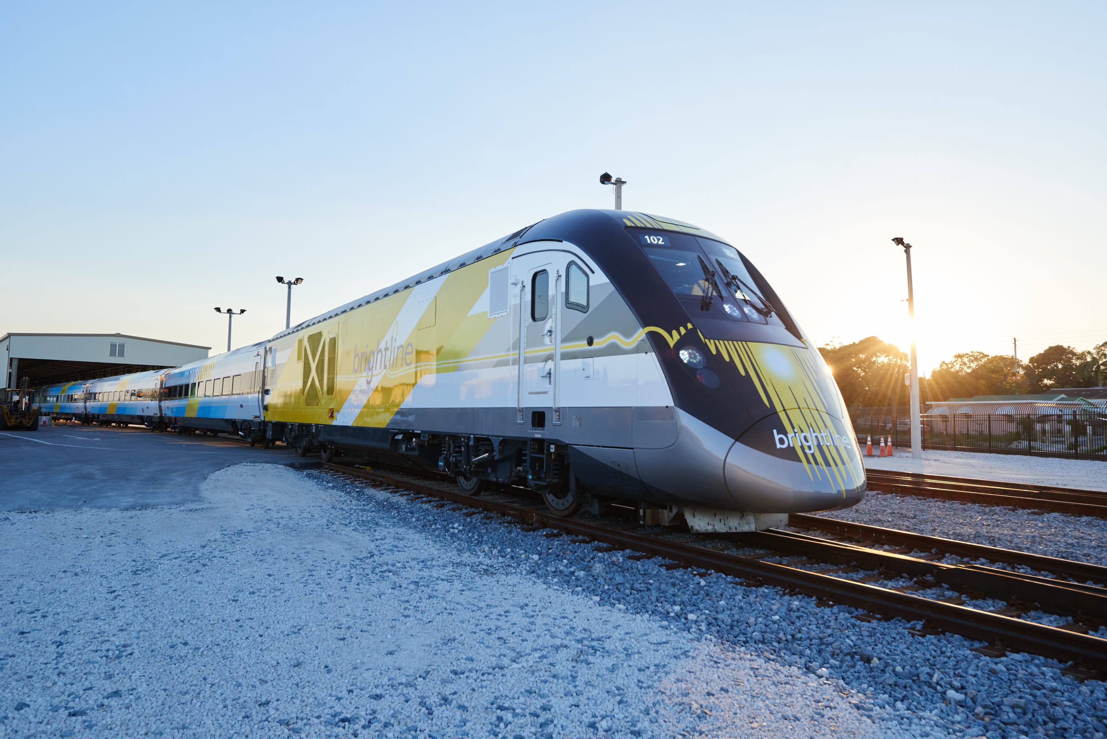 Хай пути. Brightline Train США. Скоростные поезда США. Высокоскоростные поезда в США. Поезда Америки пассажирские.