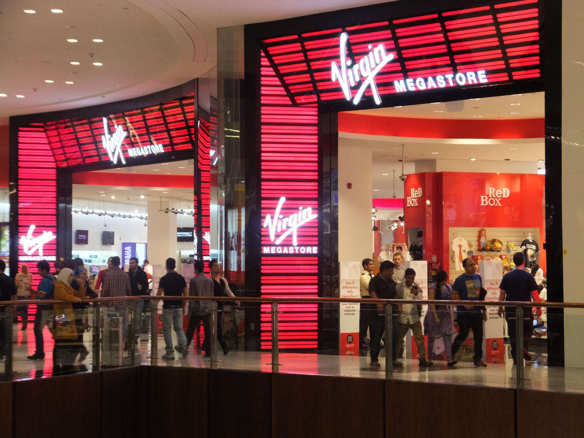 Дубаи молл магазин вирджин. Virgin магазин. Virgin megastore dubai. Virgin store dubai. Virgin магазин.