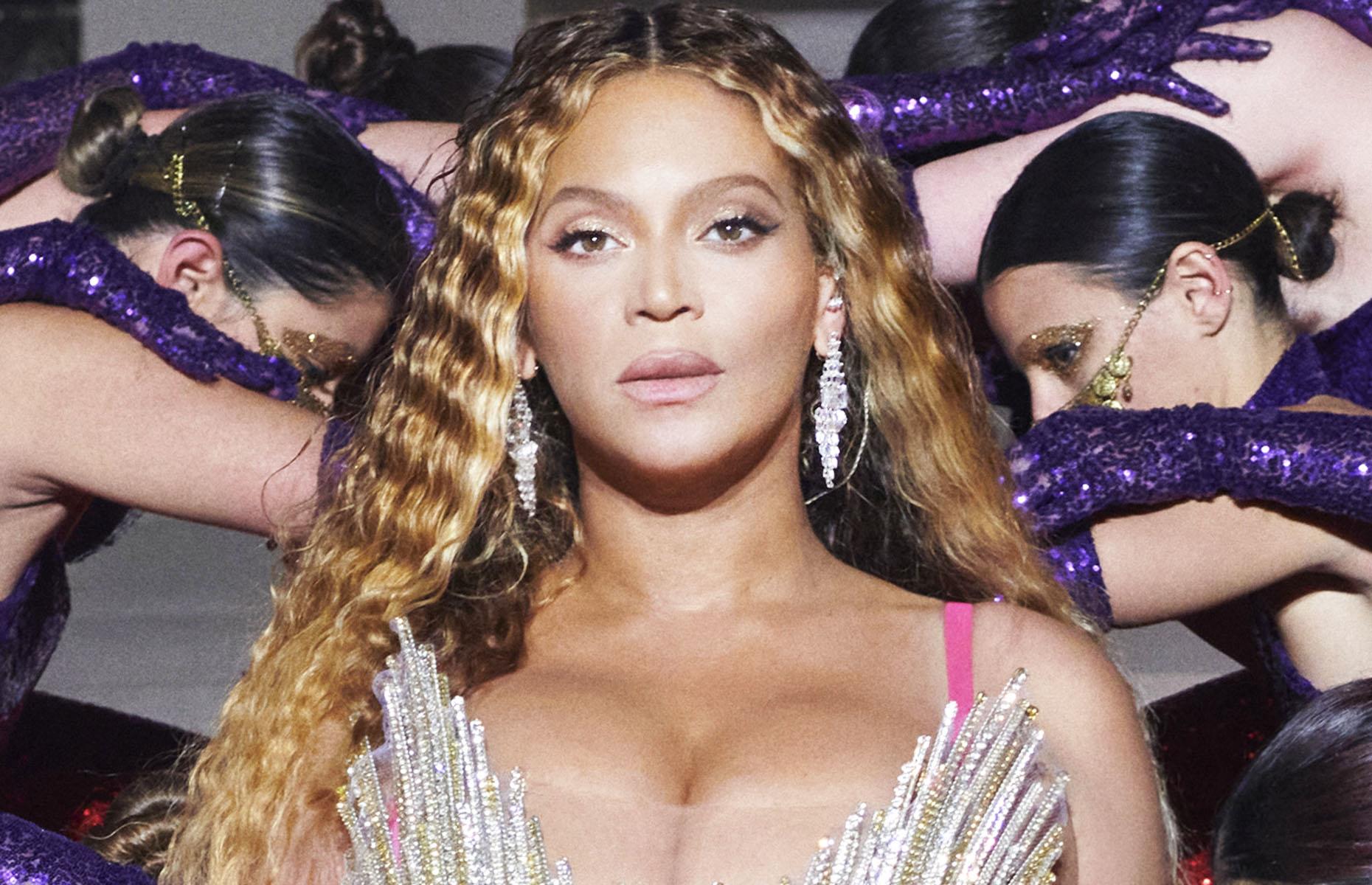 <p>Beyoncé loves to splash her cash on flashy bling. In fact, during her aforementioned private concert at Dubai's Atlantis The Royal hotel, she wore several pieces of extravagant jewelry by luxury designer Lorraine Schwartz, valued at a jaw-dropping $7.5 million.</p>  <p>The star’s controversial performance included three wardrobe changes, and throughout the night she donned a pair of 100-carat emerald earrings surrounded by 60 carats of dazzling white diamonds; a 30-carat diamond ring; 50-carat pear-shaped diamond earrings; and finally, a pair of diamond pyramid earrings (pictured) that totaled more than 60 carats.</p>
