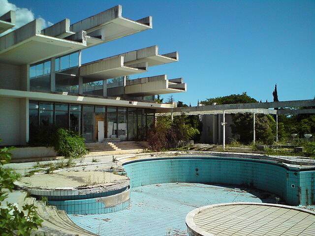 <p>If you look at Croatia's abandoned resort hotel, it looks more like a futuristic creation than a resort that was abandoned years ago, but that's the story. Built on a Croatian island north of Malinska, Haludovo hasn't hosted guests since 2001. </p>
