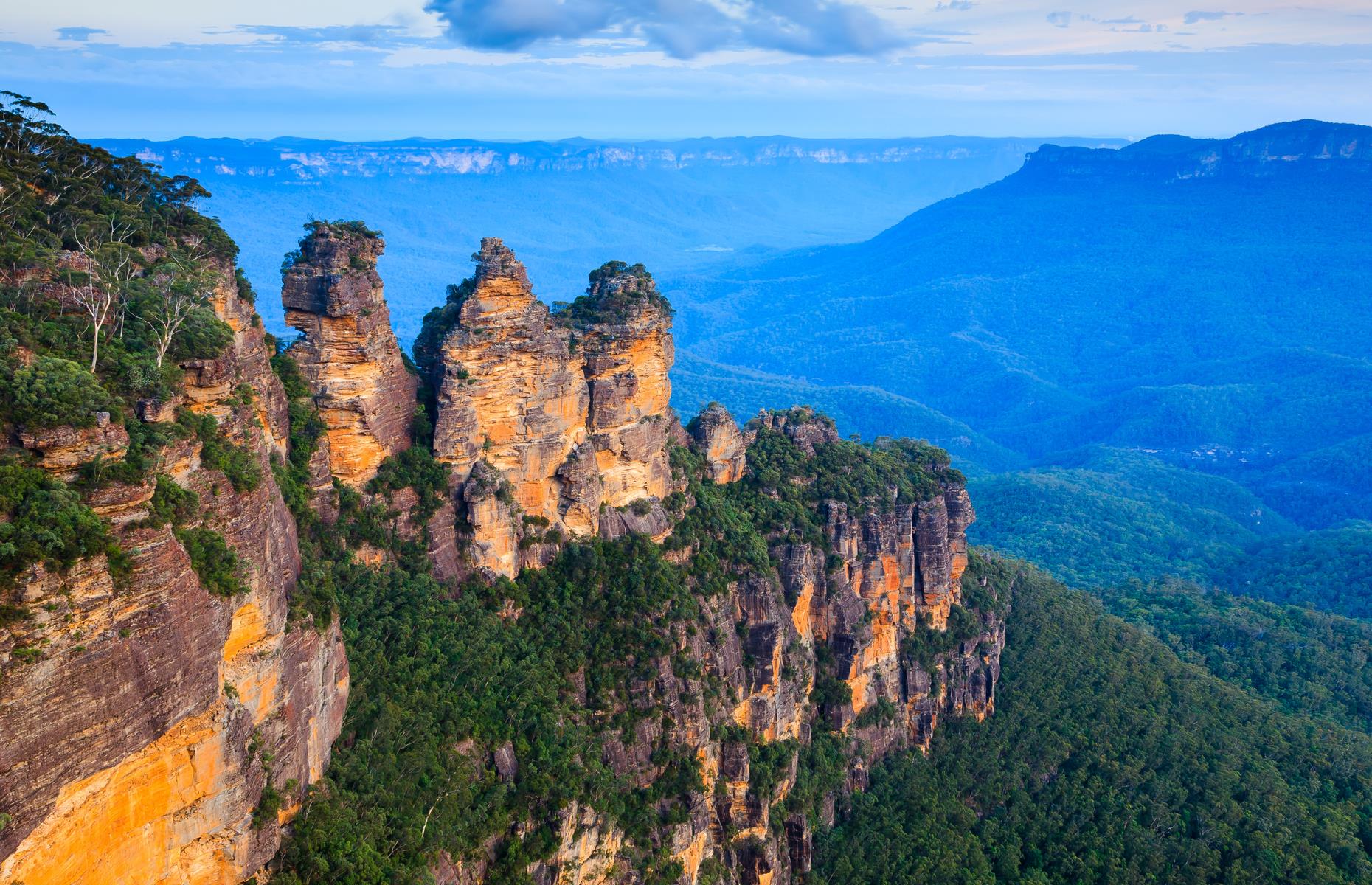 Tangles of native bushland, waterfalls, forested valleys, cliffs and caves – the scenery in the Greater Blue Mountains World Heritage Area is nothing short of spectacular. The area’s most famous landmark is the Three Sisters. According to Aboriginal legend, the towering rocks represent three sisters who were turned to stone. The sisters are best admired from Echo Point Lookout or get a closer look by following a walking trail to the top via Honeymoon Bridge.