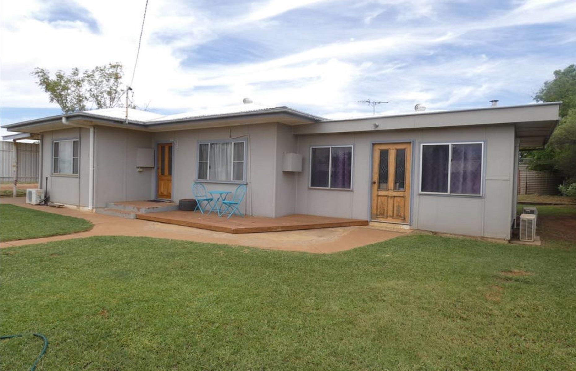 Inside the Australian outback town that will pay you to move there