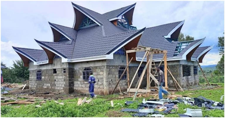 A photo of a bungalow went viral on social media due to its unique roofing. Photo: Alfred Koech. Source: UGC