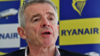 ryanair chief calls for uk air traffic control boss to go after gatwick outage