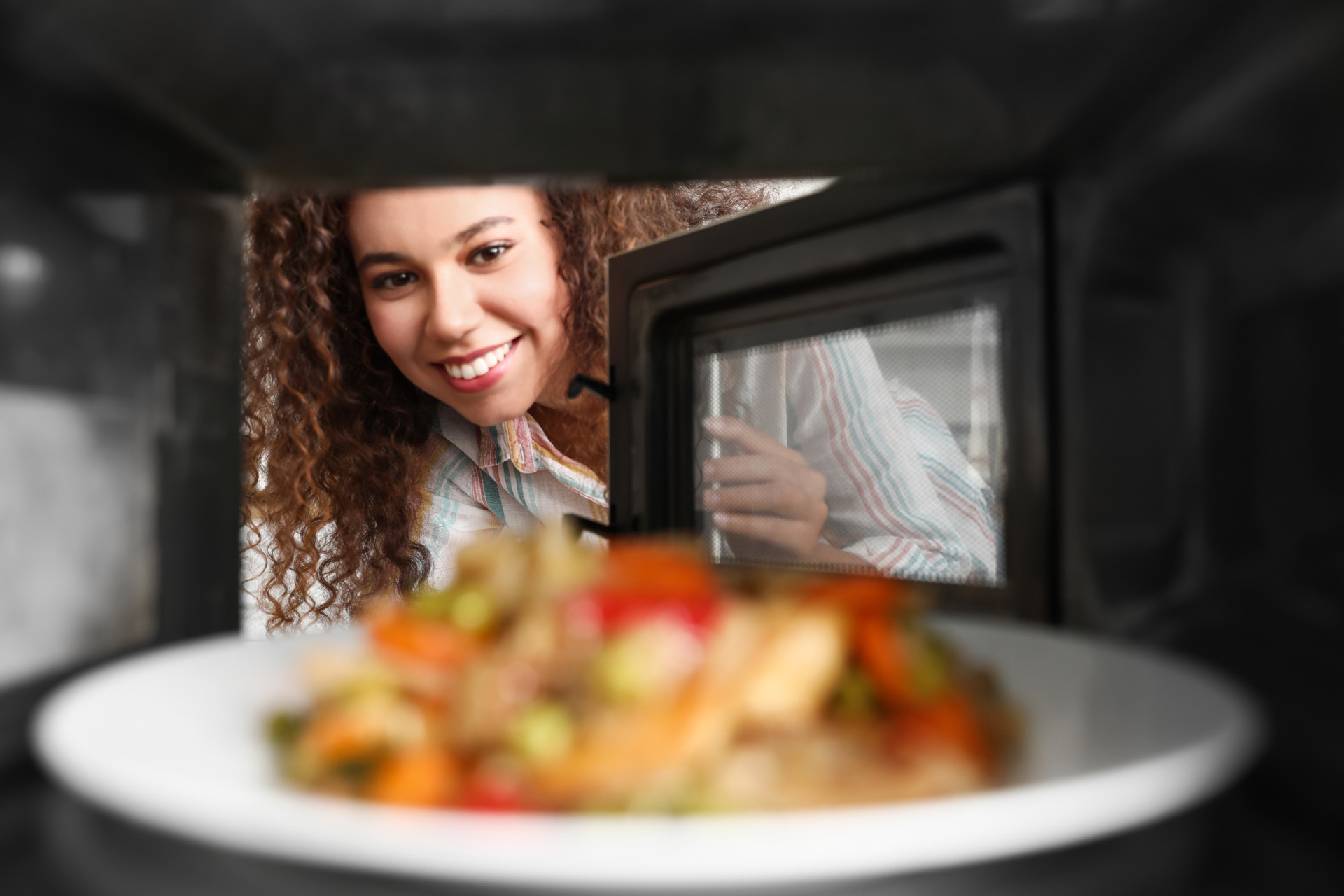 <p>Microwaves are one of the most popular and well-known electromagnetic waves, ever since their convenient cooking capabilities were widely utilized in the 1970s. They're also used by meteorologists around the world to track weather movements.</p><p>You may also like:<a href="https://www.starsinsider.com/n/349565?utm_source=msn.com&utm_medium=display&utm_campaign=referral_description&utm_content=550315en-us"> Celebrity siblings that fame forgot</a></p>