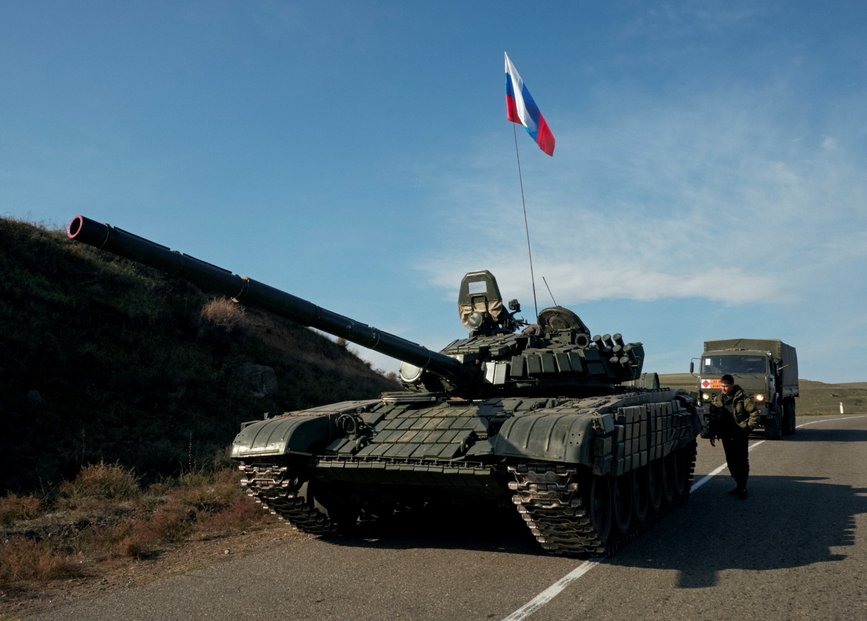 ruské jednotky se stahují z náhorního karabachu, potvrdil kreml