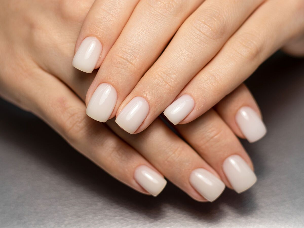 NagelTrends "Milk Glass Nails" für einen eleganten Look