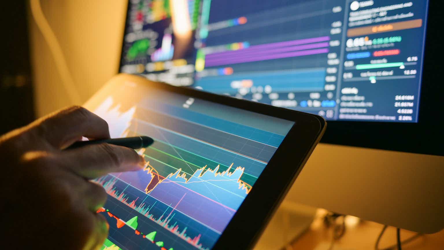 Realty prices 1.25B senior notes offering