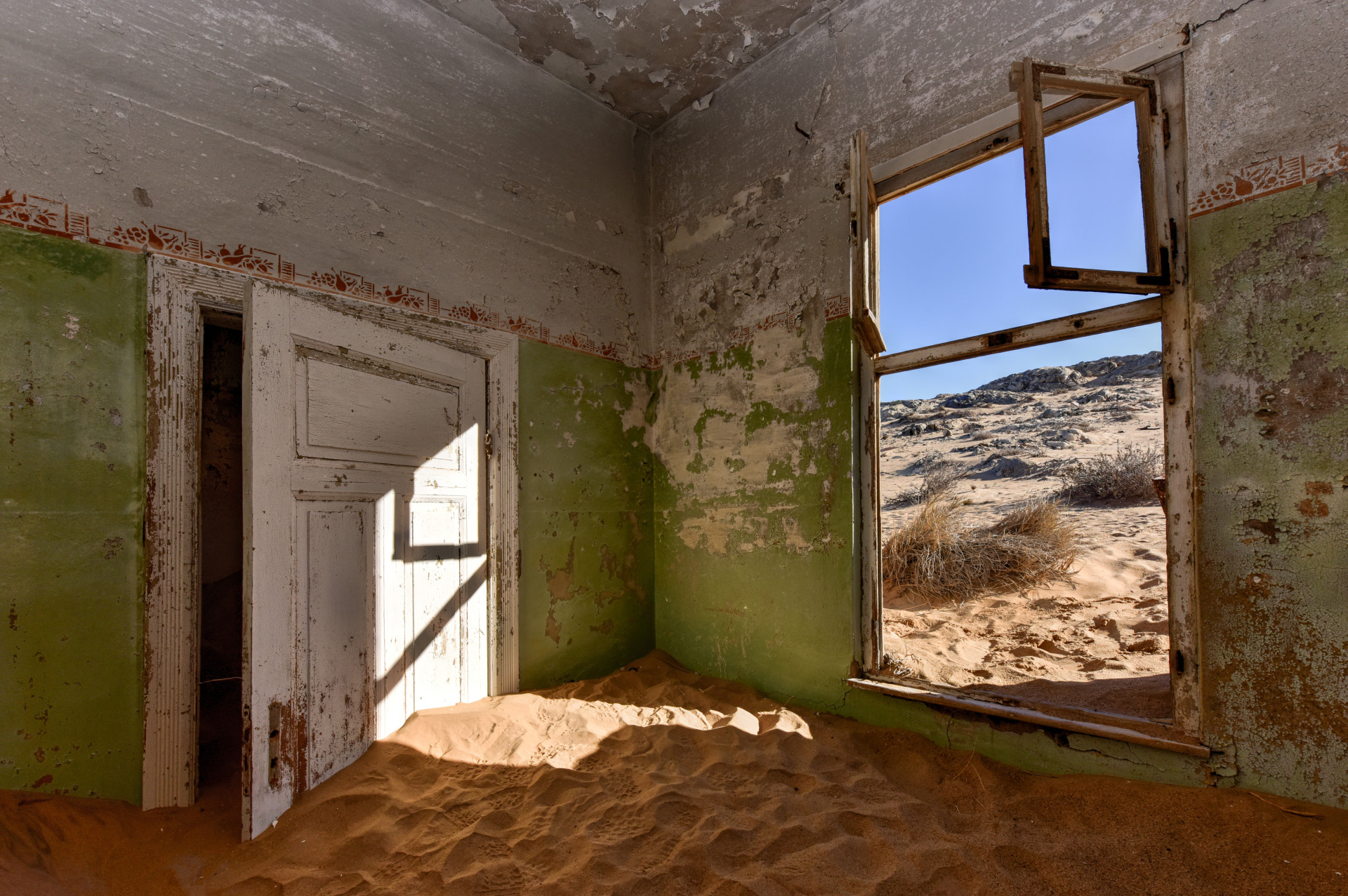 Kolmanskop: tour this ghost town buried in sand