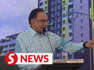 During a ceremony where keys were given to homeowners of the Dalur Civil Servants Housing Project in Putrajaya on Thursday, Prime Minister Datuk Seri Anwar Ibrahim said the existing policy requiring developers to allocate a portion of their development projects to affordable housing will be reviewed.Read more at https://bit.ly/3oDANAVWATCH MORE: https://thestartv.com/c/newsSUBSCRIBE: https://cutt.ly/TheStarLIKE: https://fb.com/TheStarOnline