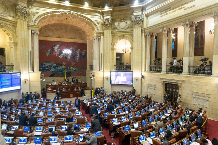 Presidente del Senado levanta sesión en protesta a las declaraciones de ...