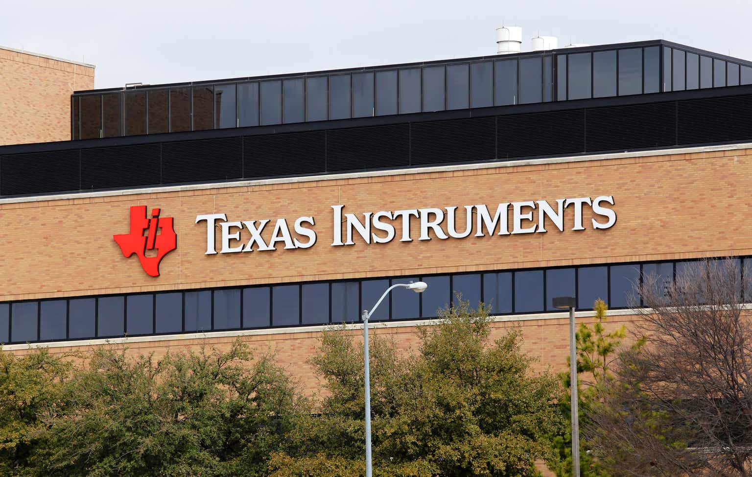 Texas Instruments: Good Long-Term Play, But Short-Term Headwinds Ahead