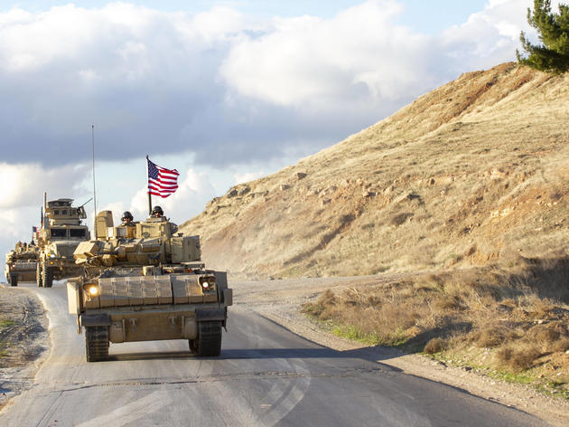 Amerikanische Soldaten der US-geführten Joint Task Force auf einer Patrouille nahe der syrischen Stadt Rojava.