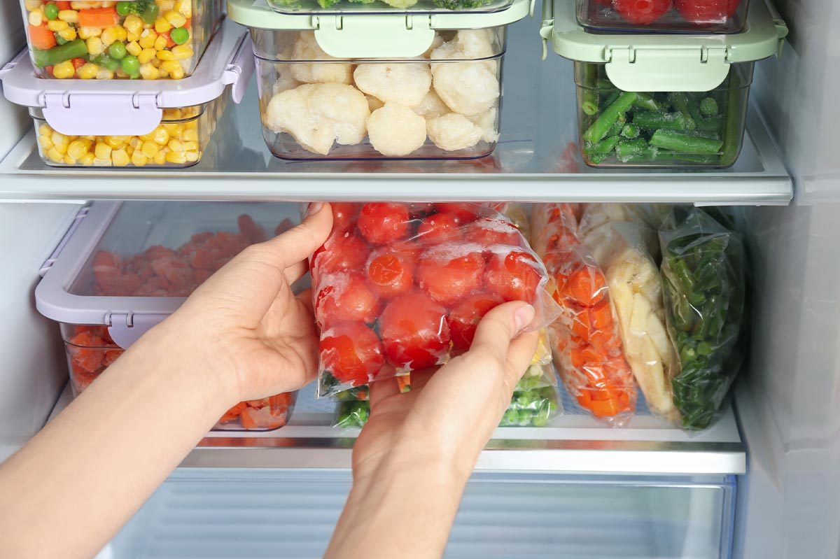 Фото заморозка томатов в холодильнике