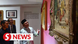Prime Minister Datuk Seri Anwar Ibrahim on Friday (June 2) appealed to conglomerates to support the development of the country’s arts scene, among others. He made the plea at the launch of the “Orientalist Paintings: Mirror or Mirage?” exhibition at the Islamic Arts Museum Malaysia in Kuala Lumpur.Read more at https://rb.gy/uysxrWATCH MORE: https://thestartv.com/c/newsSUBSCRIBE: https://cutt.ly/TheStarLIKE: https://fb.com/TheStarOnline