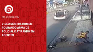 Uma abordagem policial, realizada na manhã desta quinta-feira (1º), terminou com dois agentes de segurança baleados, na Zona Leste de São Paulo. O fato foi registrado pelo sistema de monitoramento de um estabelecimento comercial.