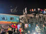 Scontro tra due treni in India: i morti sono almeno 50