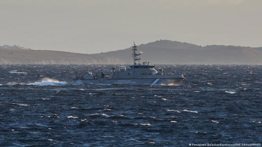 Η ελληνική ακτοφυλακή φέρεται να απωθούσε βάρκες προσφύγων πίσω στη θάλασσα