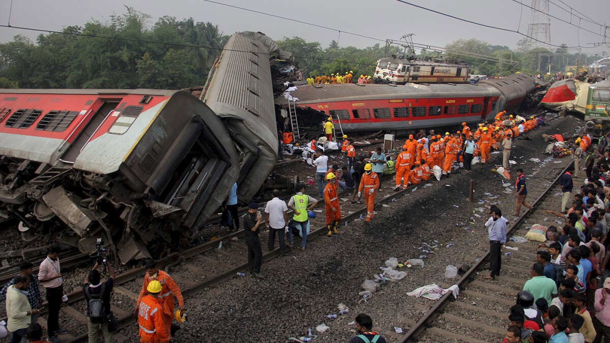 Odisha train crash: Coromandel Express entered loop line instead of main  line, hit goods train, say initial probe | Watch