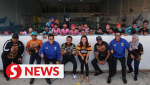 The swimming class organised under the Basic Sports Training Skills Programme (KLAS Renang) for children between six and 12 years old from the B40 group can help scout new local swimming talents, said Youth and Sports Minister Hannah Yeoh.She said the programme, launched last May 13 was beginning to show positive development with participants able to master swimming techniques during a short period of time.WATCH MORE: https://thestartv.com/c/newsSUBSCRIBE: https://cutt.ly/TheStarLIKE: https://fb.com/TheStarOnline