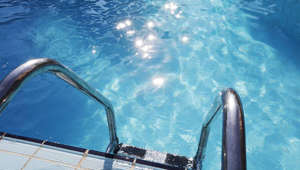 Algarve vai aumentar tarifas de água para quem enche piscinas domésticas