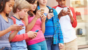 Telemóveis e redes sociais são "uma espécie de droga leve" ao alcance de todos adolescentes