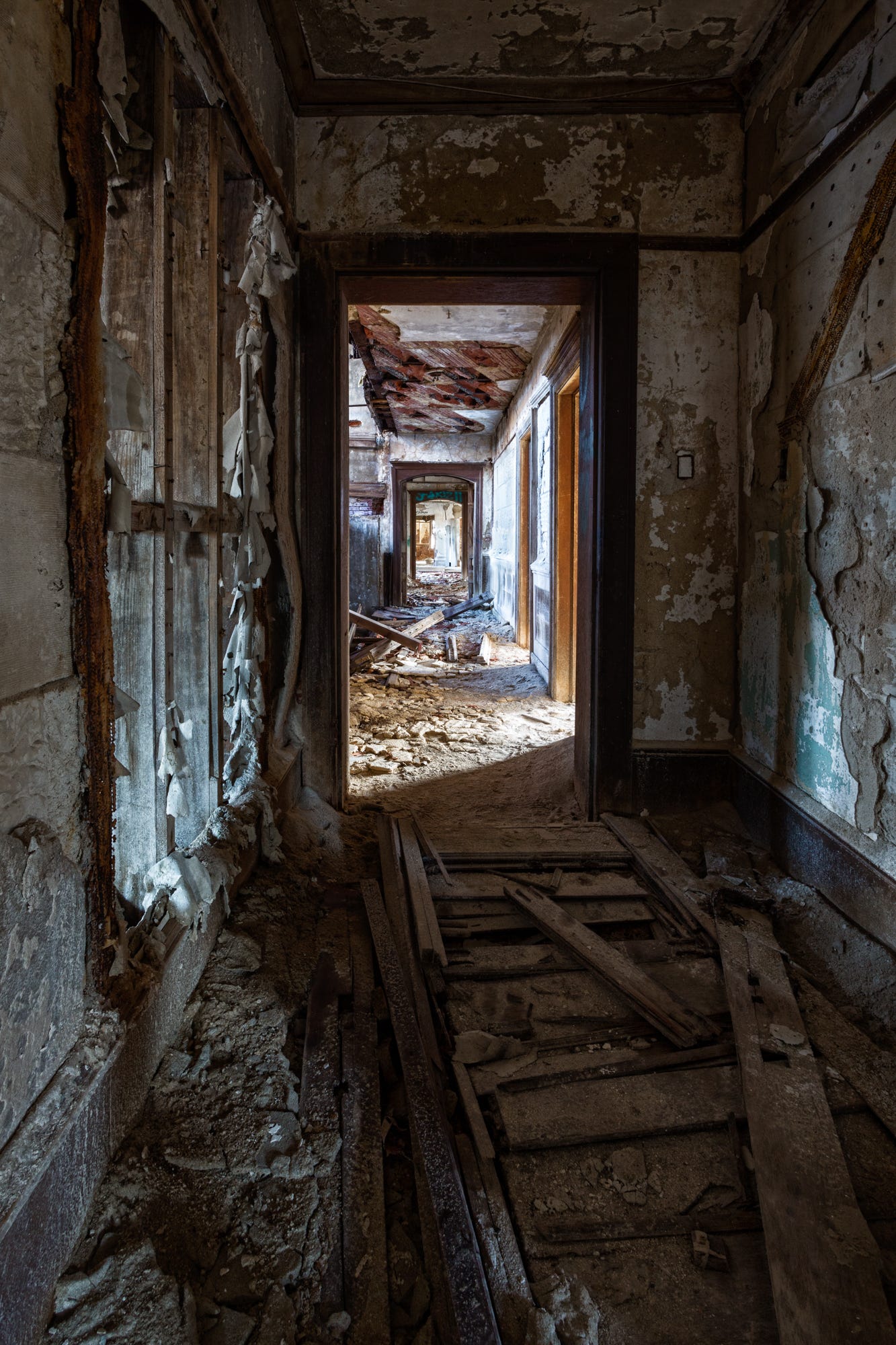 See Inside The McNeal Mansion, An Abandoned 10,000-square-foot Home ...