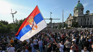 Zehntausende demonstrieren gegen serbische Regierung