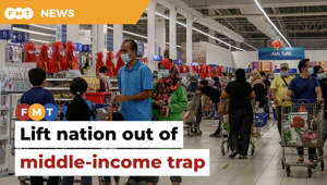 Economist Barjoyai Bardai says efforts must be made to ensure that each household has a monthly income of at least RM5,000 within five years.Read More:https://www.freemalaysiatoday.com/category/highlight/2023/06/04/focus-on-raising-income-rather-than-lowering-costs/Laporan Lanjut:https://www.freemalaysiatoday.com/category/bahasa/tempatan/2023/06/04/negara-perlu-pelan-induk-keluar-jerat-kelas-menengah-kata-ahli-ekonomi/Free Malaysia Today is an independent, bi-lingual news portal with a focus on Malaysian current affairs. Subscribe to our channel - http://bit.ly/2Qo08ry ------------------------------------------------------------------------------------------------------------------------------------------------------Check us out at https://www.freemalaysiatoday.comFollow FMT on Facebook: http://bit.ly/2Rn6xEVFollow FMT on Dailymotion: https://bit.ly/2WGITHMFollow FMT on Twitter: http://bit.ly/2OCwH8a Follow FMT on Instagram: https://bit.ly/2OKJbc6Follow FMT on TikTok : https://bit.ly/3cpbWKKFollow FMT Telegram - https://bit.ly/2VUfOrvFollow FMT LinkedIn - https://bit.ly/3B1e8lNFollow FMT Lifestyle on Instagram: https://bit.ly/39dBDbe------------------------------------------------------------------------------------------------------------------------------------------------------Download FMT News App:Google Play – http://bit.ly/2YSuV46App Store – https://apple.co/2HNH7gZHuawei AppGallery - https://bit.ly/2D2OpNP#FMTNews #HouseholdIncome #LivingWage #Economy