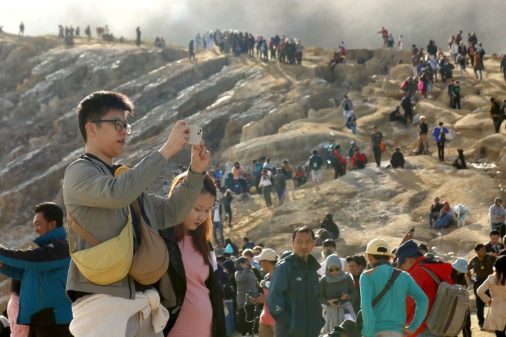 belajar dari insiden turis china, ini 5 tips aman berwisata di kawah ijen