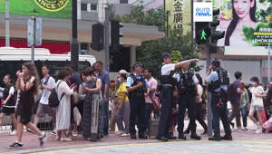 Al menos once personas que intentaron honrar públicamente en Hong Kong a las víctimas de la matanza de la Plaza de Tiananmen, que causó miles de muertos hace hoy 34 años, fueron arrestadas o desalojadas por la policía en las últimas 24 horas.