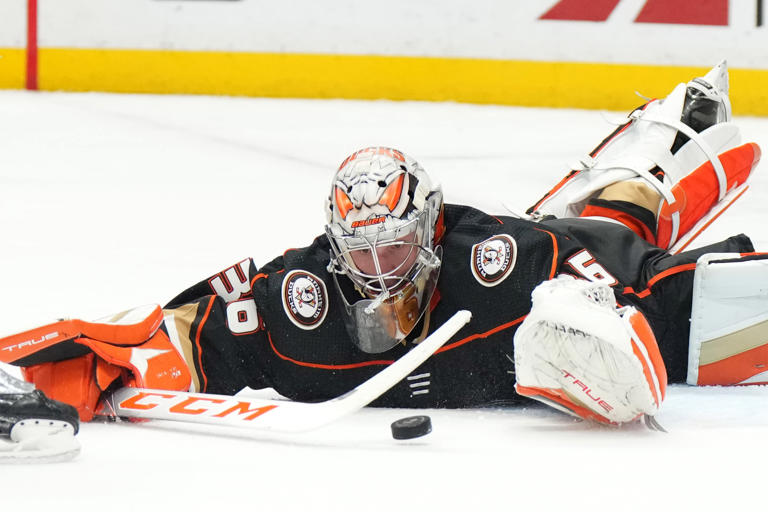 John Gibson Requests Trade from Anaheim Ducks